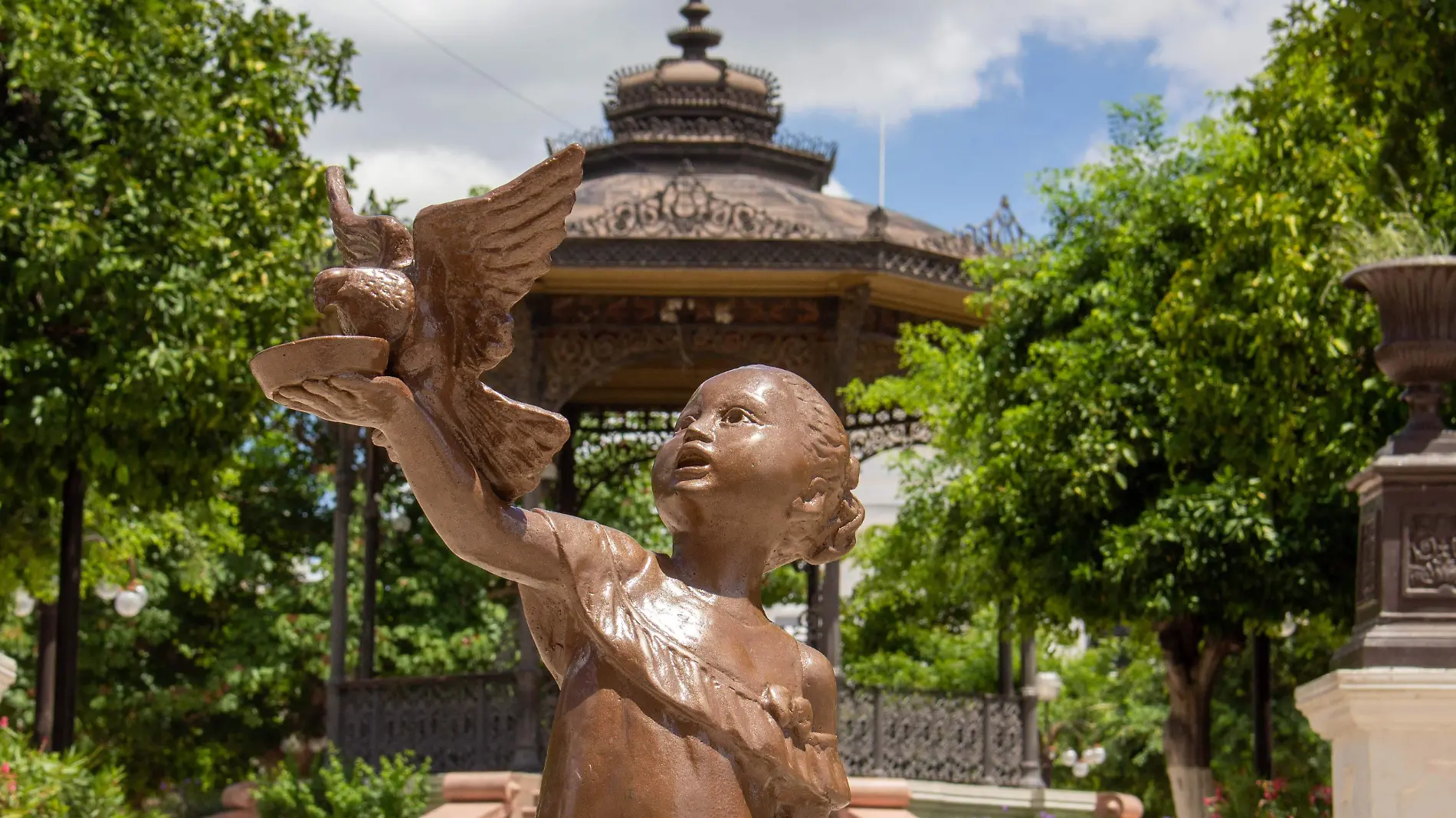 Recorriedo de estatuas Ruta escultural de la identidad - Mike Acosta (26)